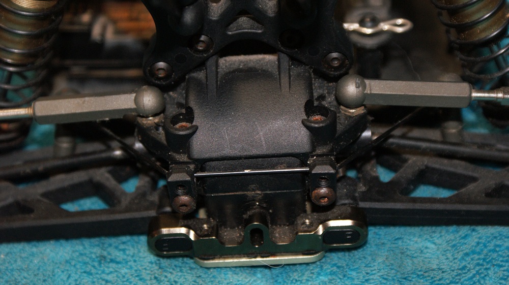 A Kyosho Lazer with a thin sway bar.