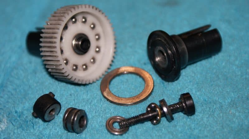 Disassemble Losi XXX-T CR diff for How to Build a Ball Diff (Right)